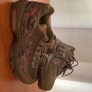 Nike Women’s AirMax Floral Camo